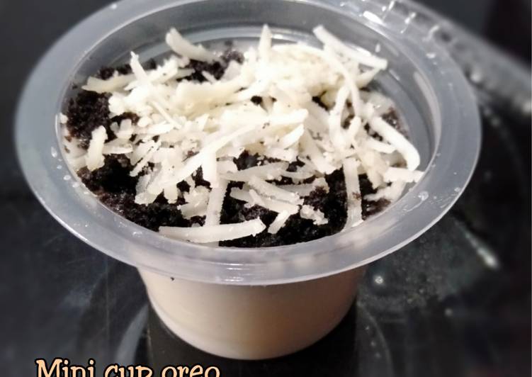 144.Mini Cup Oreo Cheesecake