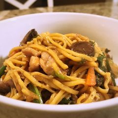 A picture of Chicken Lo mein.