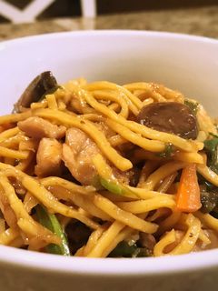 A picture of Chicken Lo mein.