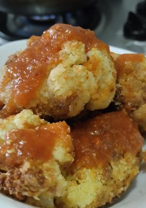 Una foto de Coliflor frita con salsa bbq casera🥙🍱🍟