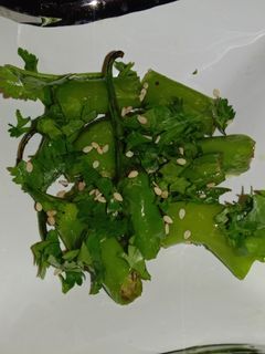 नींबू और तिल वाली हरी मिर्च (Nimbu aur til wali hari mirch recipe in Hindi) रेसिपी मुख्य फोटो
