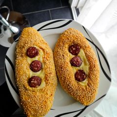 A picture of Pide.