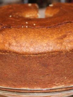 A picture of Lemon pound cake.