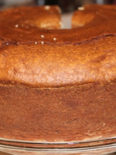 A picture of Lemon pound cake.
