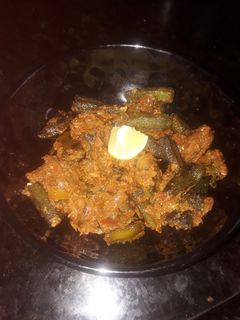 भेंडी मसाला (bhendi masala recipe in marathi) रेसिपी चे मुख्य फोटो