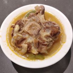 A picture of Oxtail Soup.