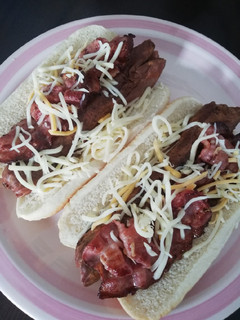 Una foto de Perritos con bacon