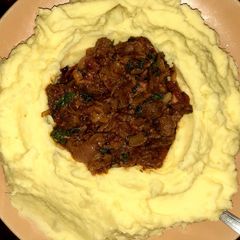 A picture of Creamy mash potatoes/beef.