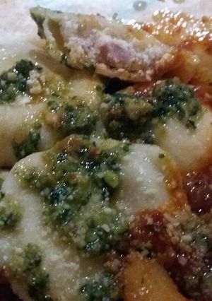 Una foto de Sorrentinos a lo Mansilla (tuco y pesto)