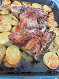 Una foto de Cordero al horno con patatas
