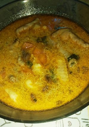 Tejfölös, foghagymás csirkeaprólék leves recept fotója