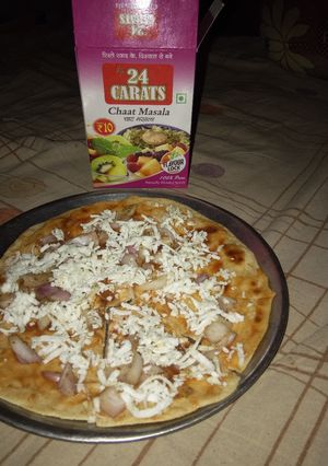 A picture of Paneer Paratha pizza.