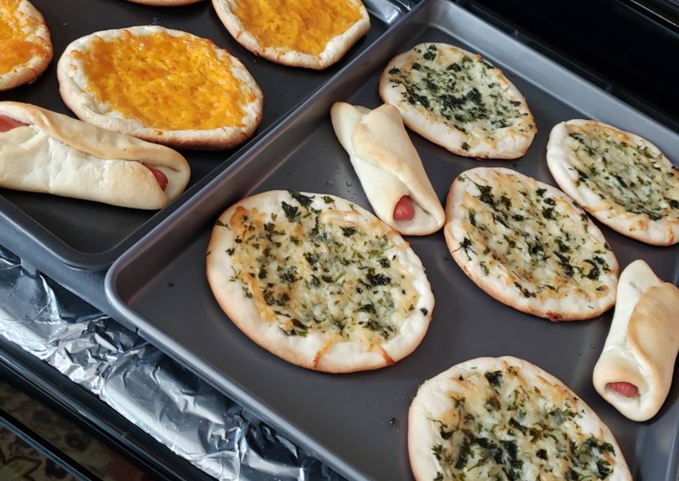 معجنات جبن وصوصج Cheese and sauce pastries