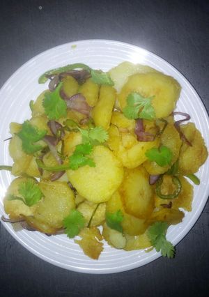 A picture of Lyonnaise potatoes.