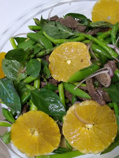 A picture of Beef salad with orange dressing.