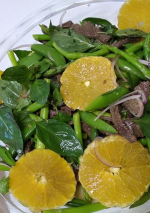 A picture of Beef salad with orange dressing.