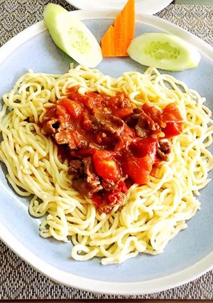 Hình của món Mỳ khoai tây sốt thịt bò hoặc tôm, thịt bằm.