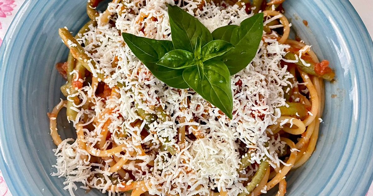 Ricetta Spaghetti Con Fagiolini Al Sugo Di Pomodoro Fresco, Basilico E ...