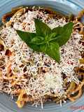Spaghetti con fagiolini al sugo di pomodoro fresco, basilico e cacio ricotta