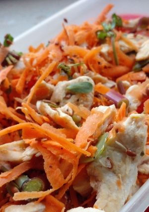 Una foto de Ensalada de pollo