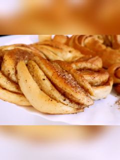 عکسی از دستور نان دارچینی با خمیر جادویی شیرین