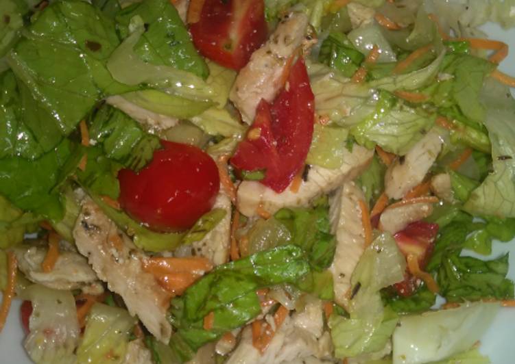 Insalatona di pollo e verdure