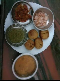 दाल बाटी (dal bati recipe in Hindi) रेसिपी मुख्य फोटो