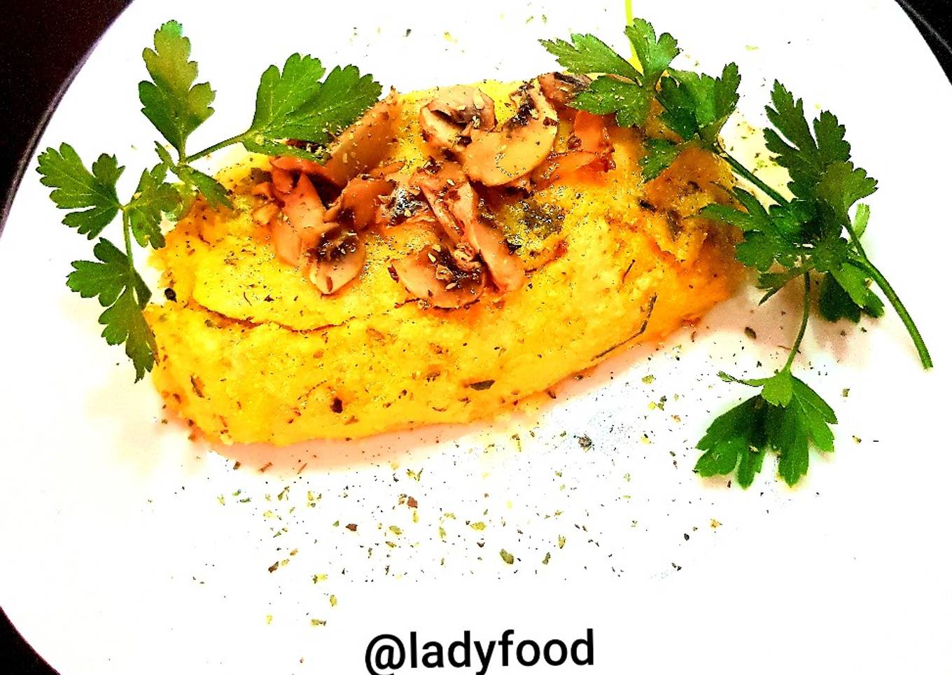 Flan de polenta relleno de champiñones, espinacas y grana padano
