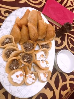 صورة لوصفة قطايف مكسرات وشوكولاته وكريمة 🥰