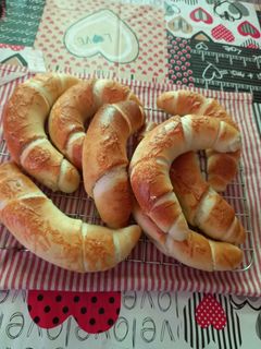 Sajtos kifli :) recept fotója