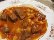 Una foto de gulash ternera