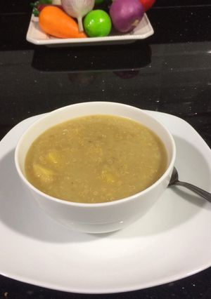 Una foto de Desayuno de quinua con piña y membrillo