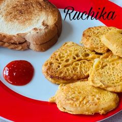 A picture of Boiled Aloo tawa pakore.