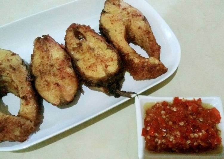 Ikan jelawat goreng sambal bawang