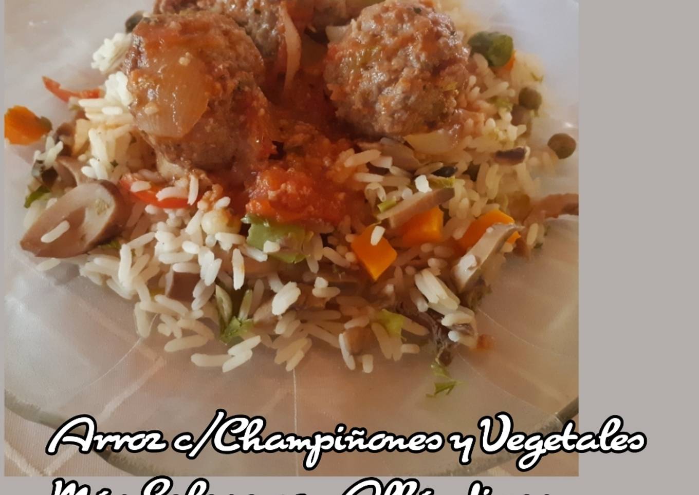 Arroz c/Champiñones y vegetales Más Salsa con Albóndigas