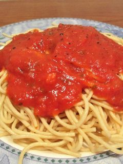 Una foto de Espagueti  integral con salsa napolitana - tupper- novatos