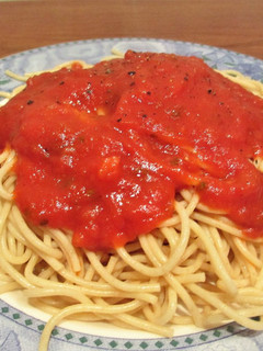 Foto principal de Espagueti integral con salsa napolitana - tupper- novatos
