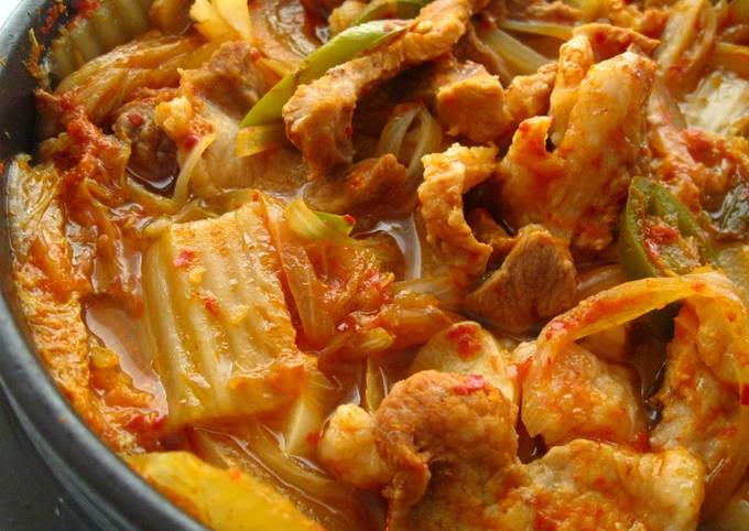 Easy Kimchi Jjigae (김치 찌개 - Kimchi Stew) for Two