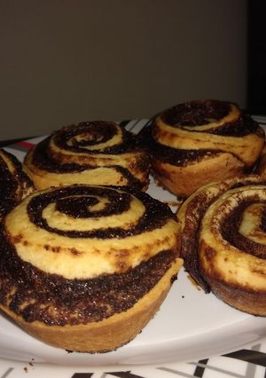 Una foto de Rolls de canela y manzana