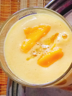 மாம்பழ மில்க்ஷேக் (Mango Milk Shake Recipe in Tamil) செய்முறை முக்கிய புகைப்படம்