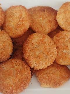 தேங்காய் பிஸ்கட் (Coconut cookies recipe in tamil) செய்முறை முக்கிய புகைப்படம்