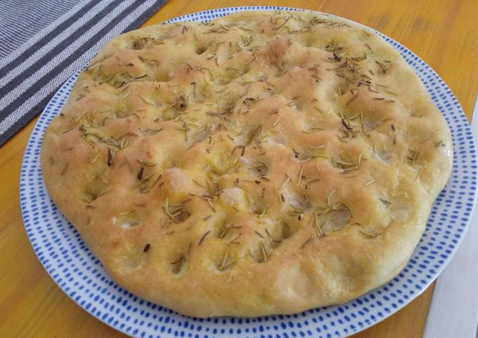 Focaccia, pan italiano con romero Receta de Betsabé Irene Valor Cásseres-  Cookpad