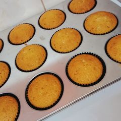 A picture of Moist Vanilla Cupcakes.