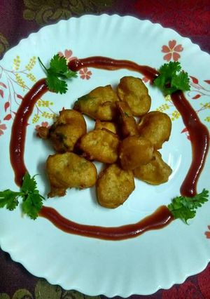 A picture of Aloo daal ke pakode.
