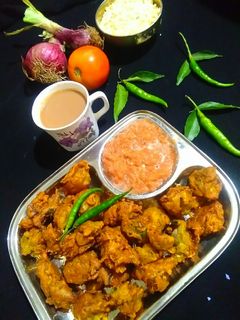 सागा प्याज़ के पकौड़े(Saga pyaz ke pakode recipe in Hindi) रेसिपी मुख्य फोटो