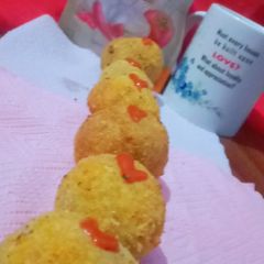 A picture of Potato chicken cheese 🧀 balls.