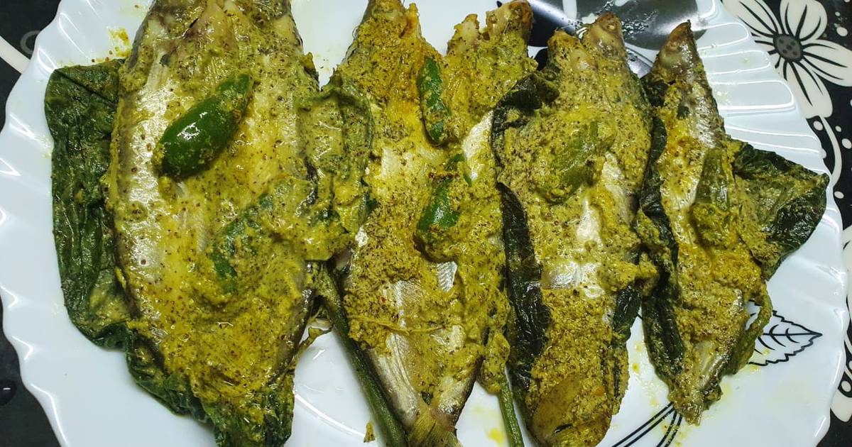 Steamed Pabda Fish in Bottle Gourd Leaf (Lau Patai Pabda Paturi) Recipe