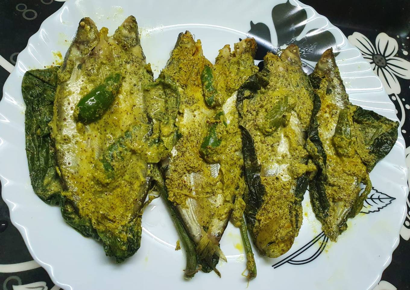 Steamed Pabda Fish in Bottle Gourd Leaf (Lau Patai Pabda Paturi)