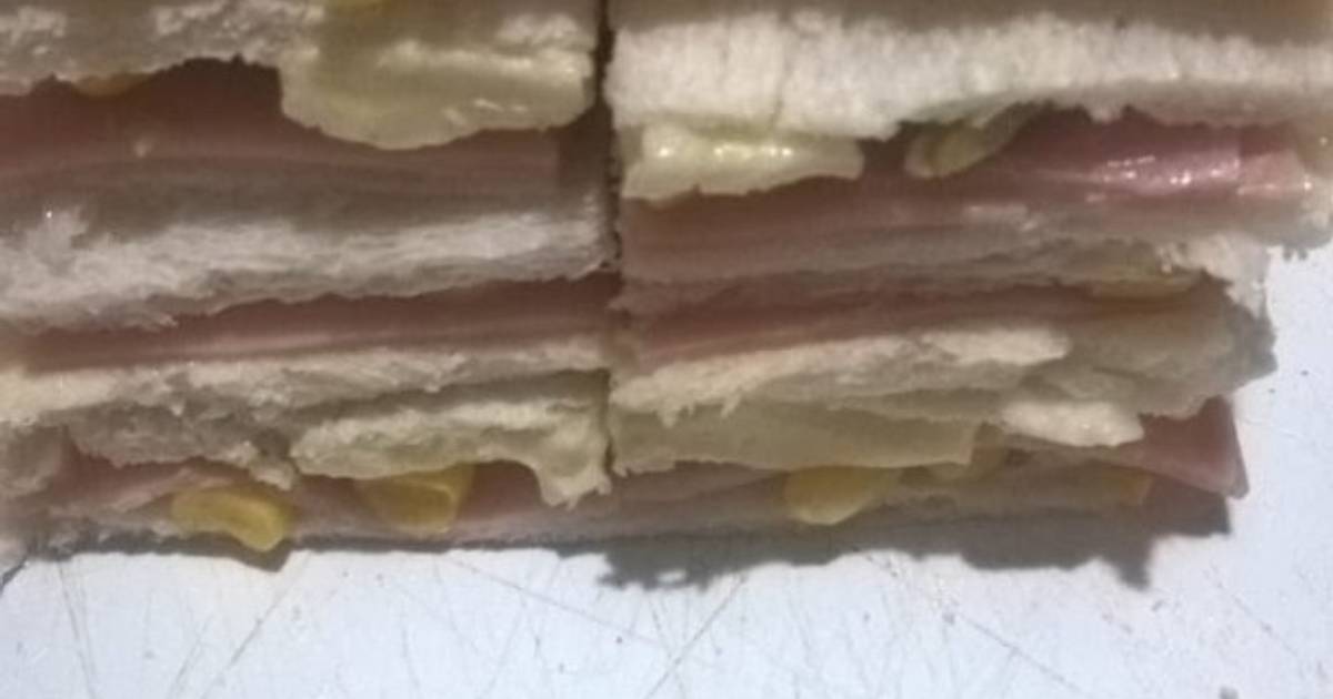 Sándwich de miga de jamón, queso, choclo y aceituna! Receta de Mariana