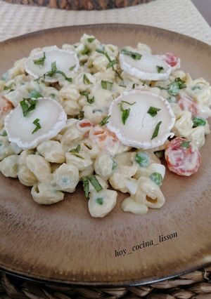 Una foto de Ensalada de pasta y guisantes